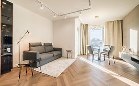 Warta River Glamour Apartment By Bookinghost